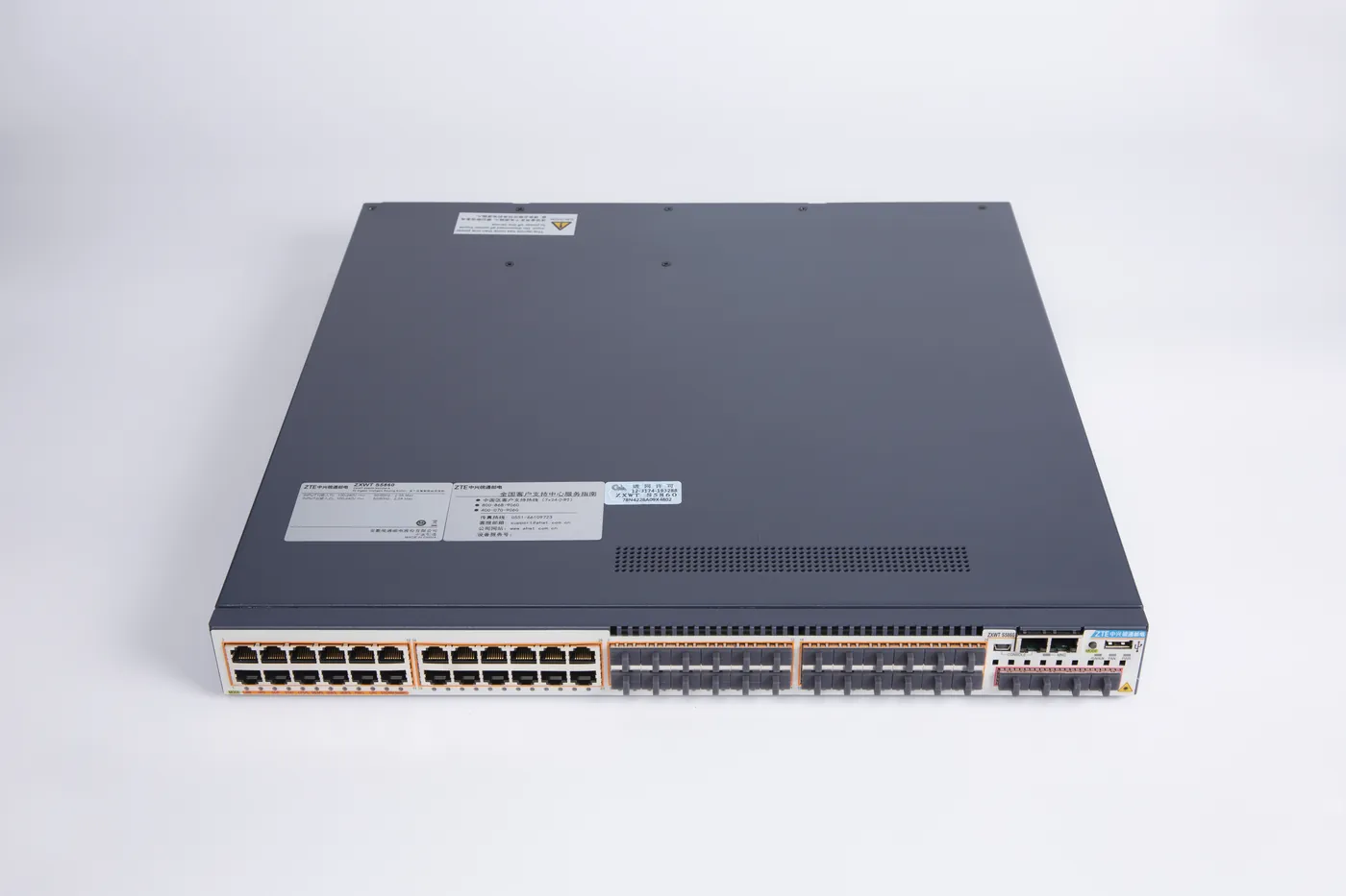 ZTE Wantong S5860-36CQM-S — 24×GE Combo + 4×10GE SFP+ + 1 slot